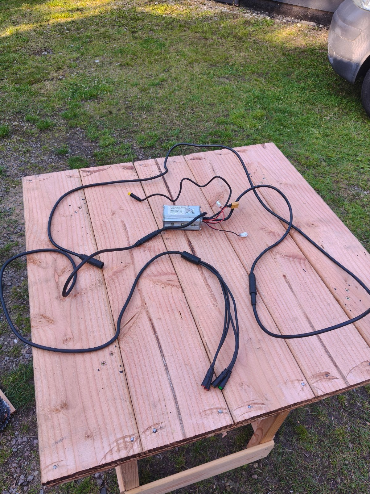 Fiets controller met volledige kabelboom - nette staat., Ophalen, Zo goed als nieuw
