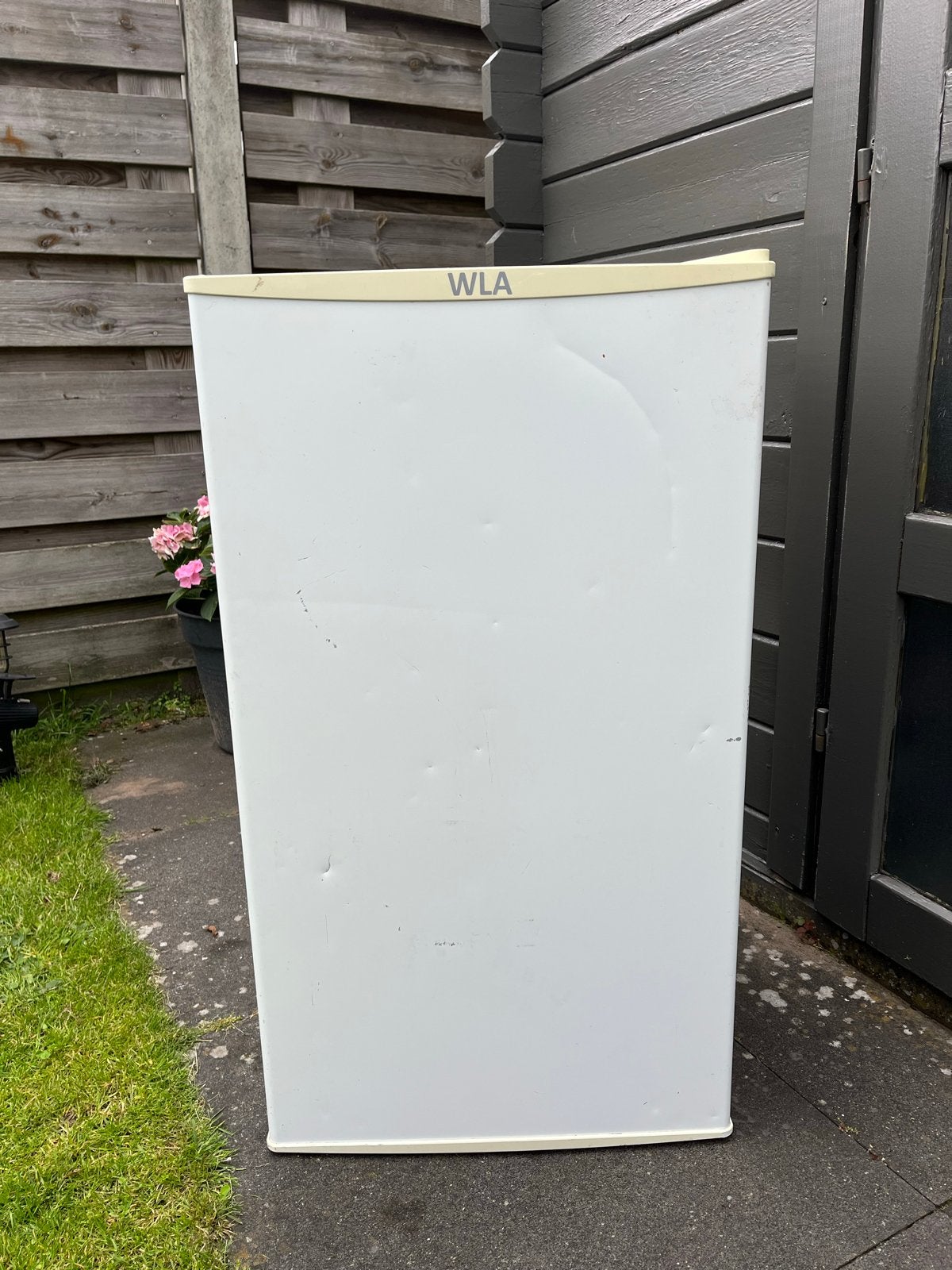 Compacte WLA koelkast met vriesvak, Gebruikt, 75 tot 100 liter, 45 tot 60 cm, Met vriesvak