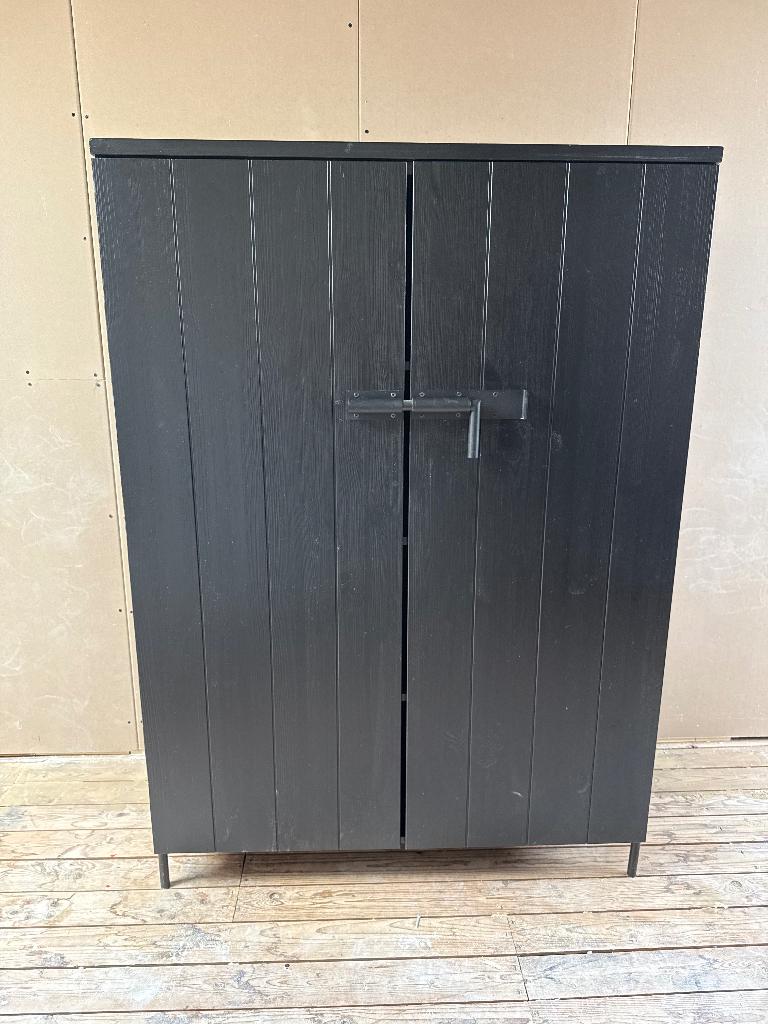 WOOOD Wandkast Bruut Zwart - 100x140x41 cm, Huis en Inrichting, Kasten | Wandmeubels, Ophalen, Grenenhout, Met deur(en), Zo goed als nieuw
