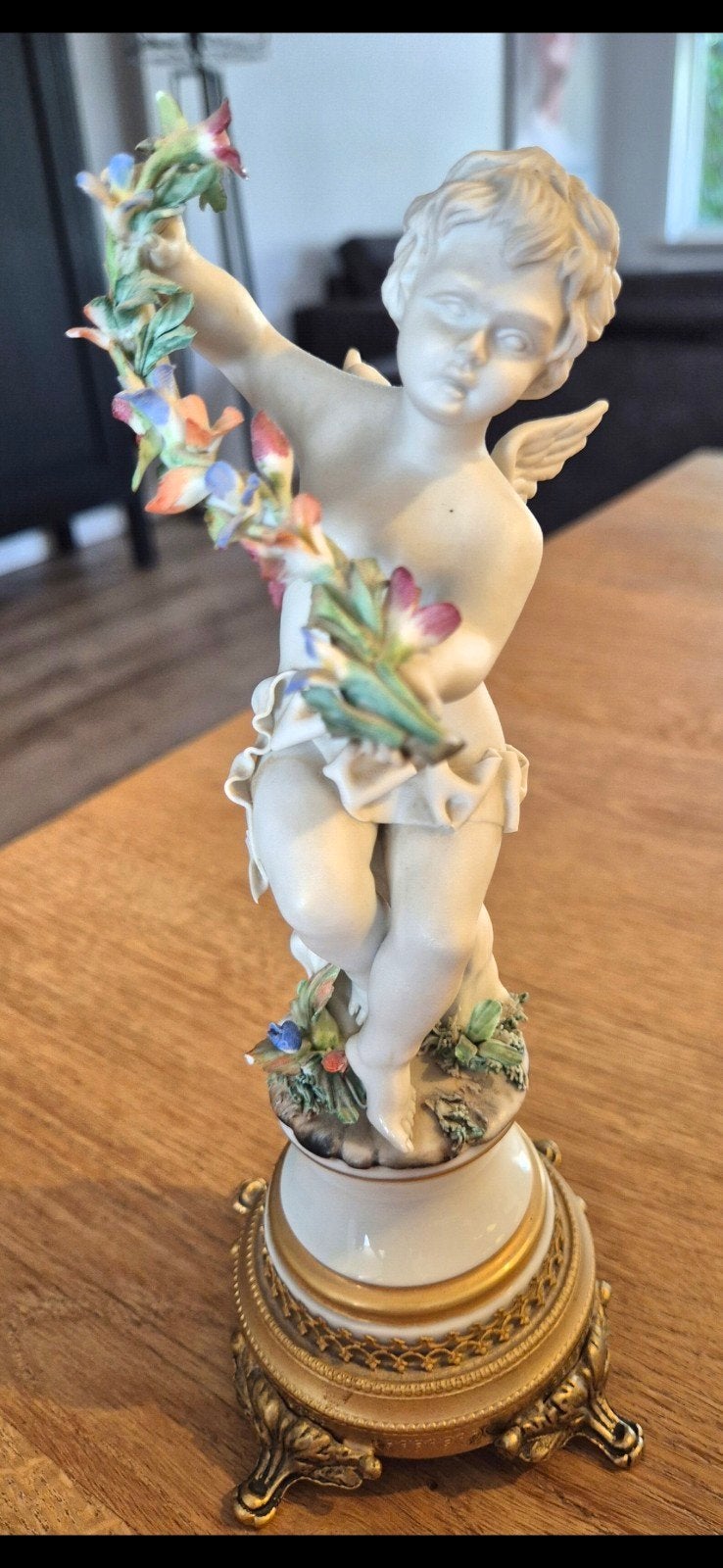 Capodimonte 20e eeuws engel van Putti, Ophalen