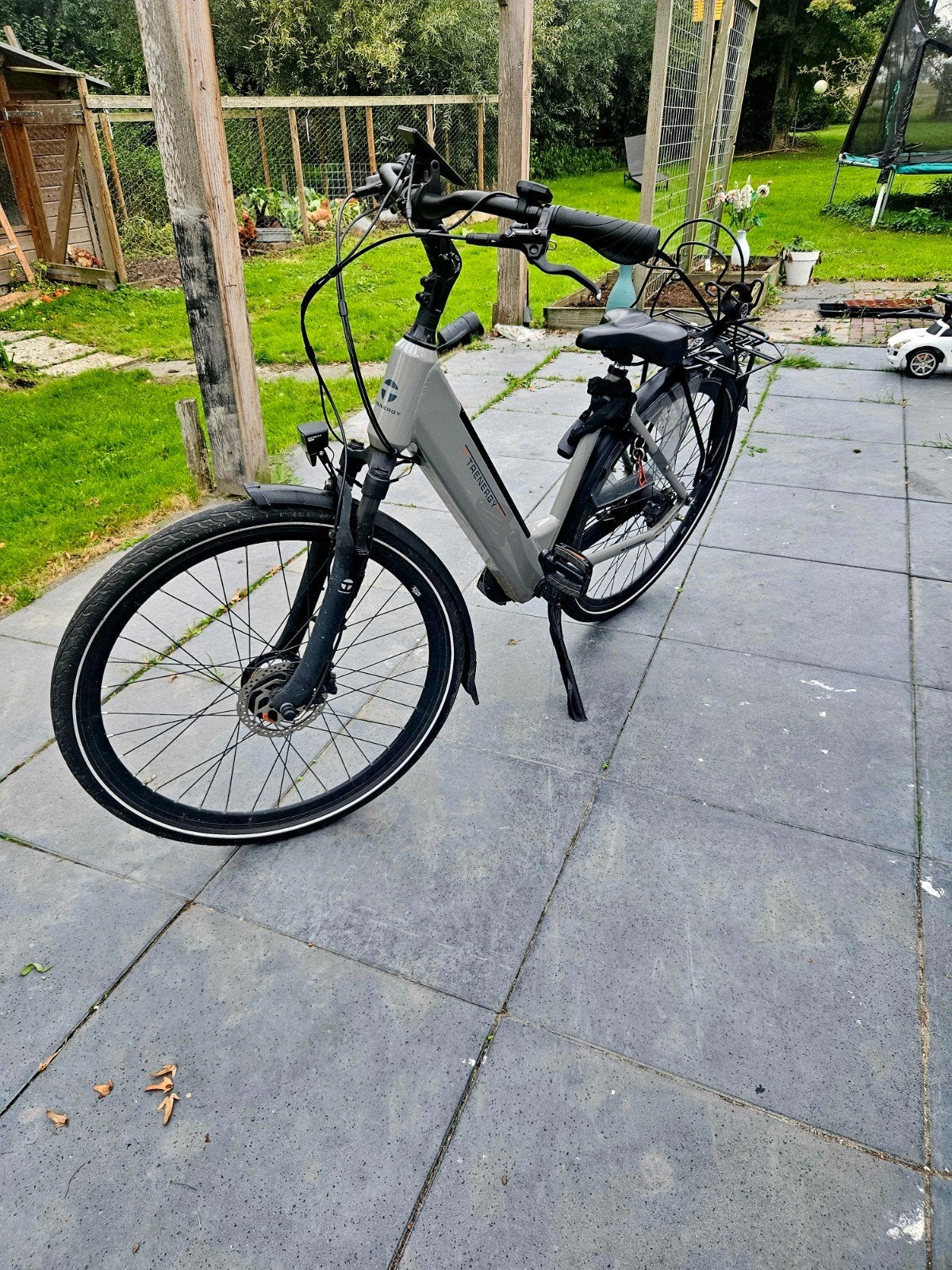 Grijze elektrische fiets met zeer goede accu en oplader, Ophalen of Verzenden, Zo goed als nieuw, 30 tot 50 km per accu, Overige merken