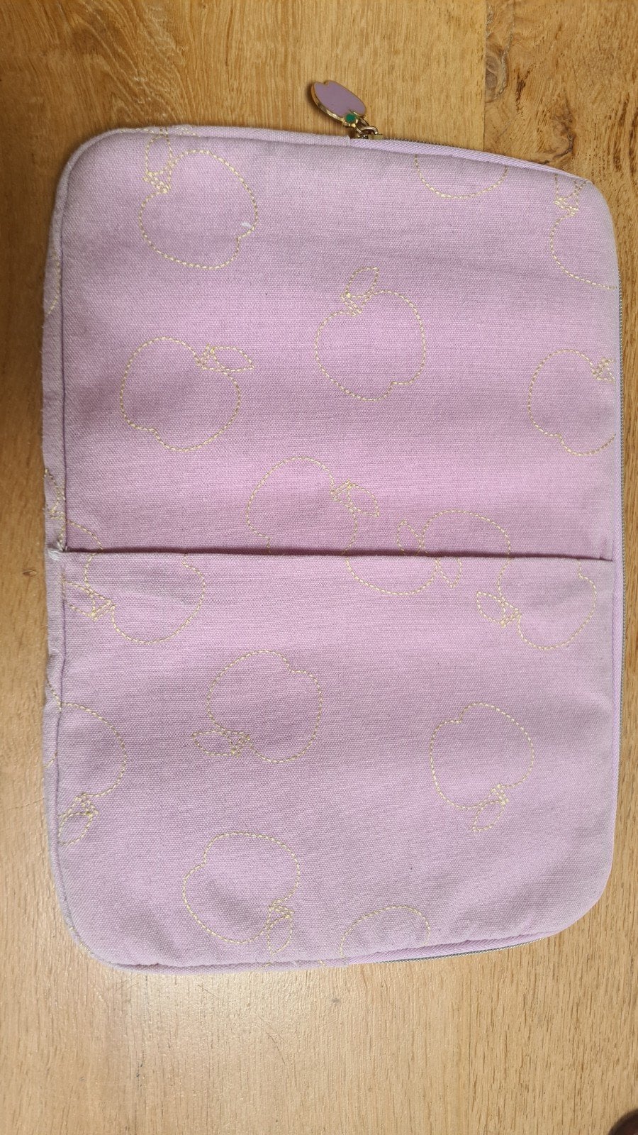 Roze laptophoes met appelprint, Ophalen of Verzenden, 13 inch, Gebruikt, Hema