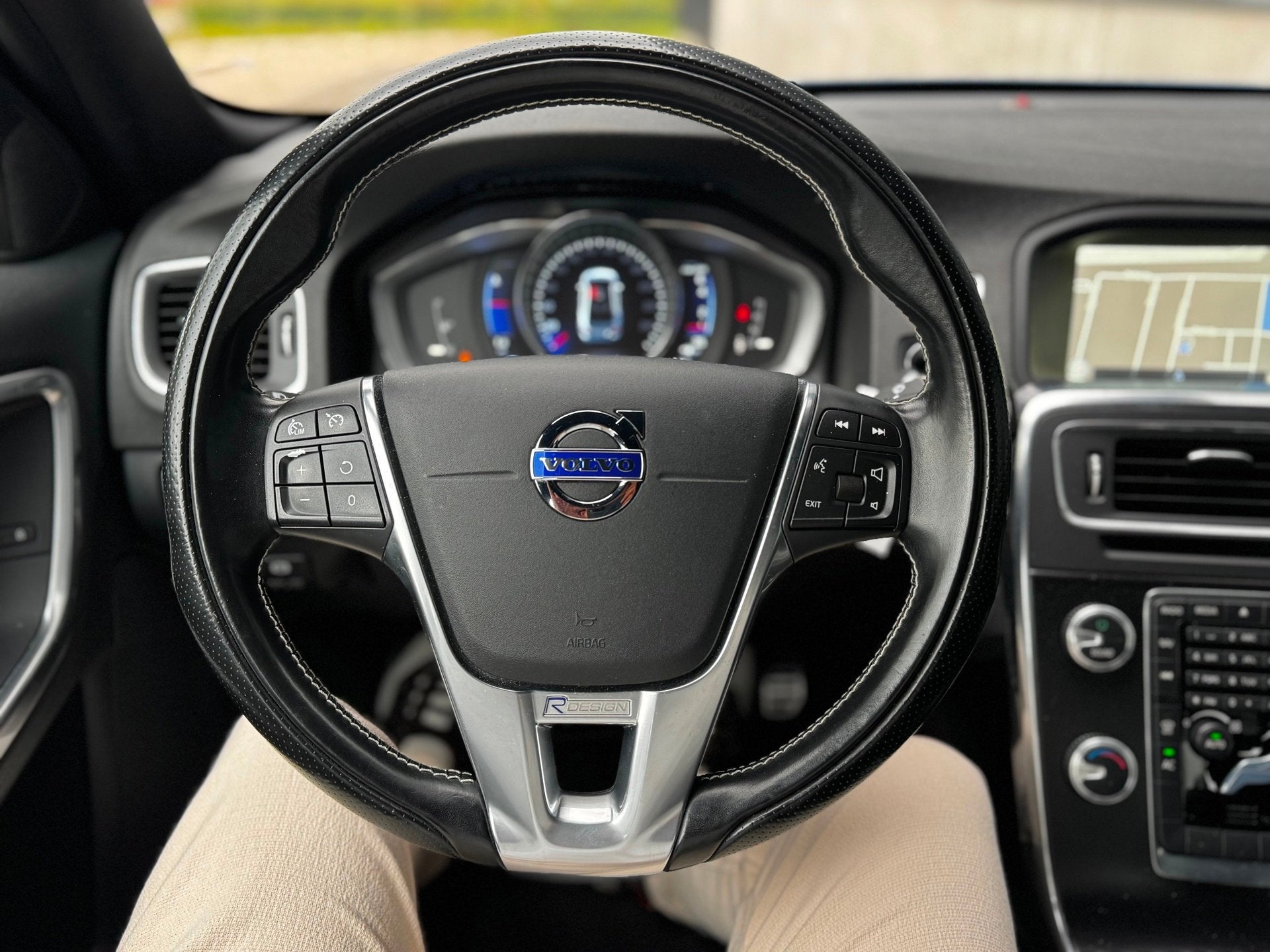 Volvo S60 1.6 T3 R-Design|AUT|NAVI|PDC|AFN TREKHAAK|HALFLEDE, Auto's, Volvo, 15 km/l, Gebruikt, 4 cilinders, 150 pk