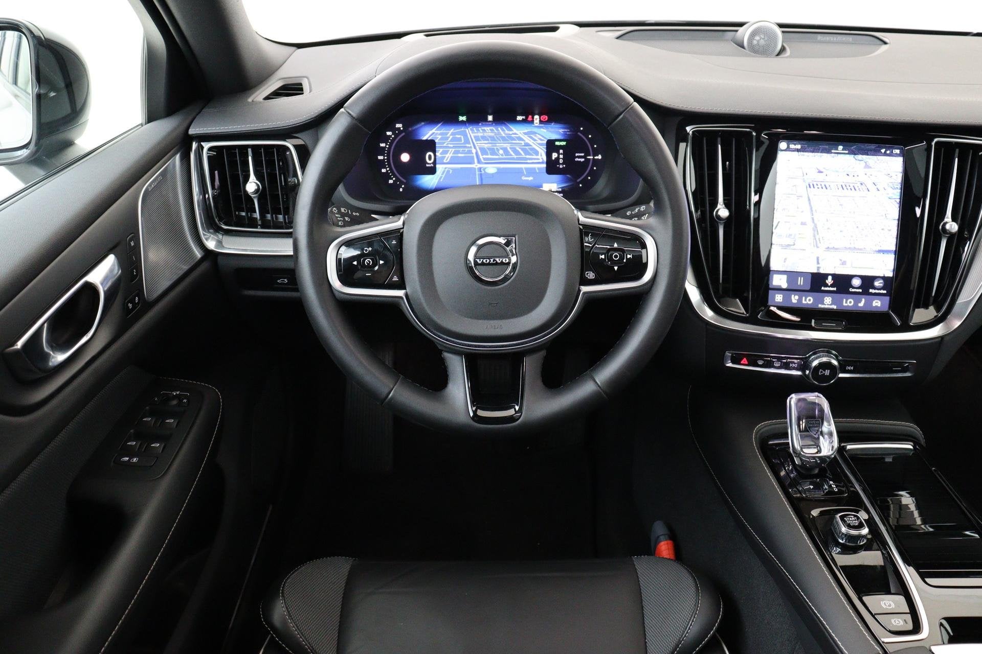 Volvo V60 T6 PLUG-IN HYBRID AWD ULTRA DARK *VOL!* -PANO.DAK|, Automaat, 12 maanden, Stof, Gebruikt
