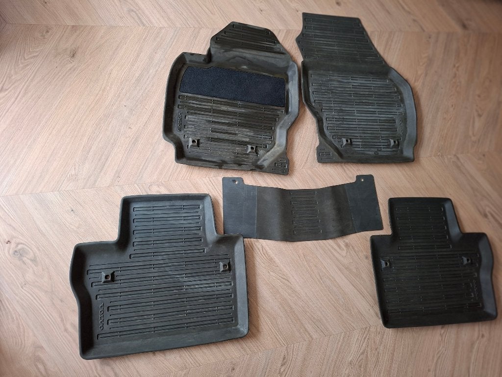 Originele Volvo set rubber automatten Volvo V70/ XC70, Ophalen, Gebruikt
