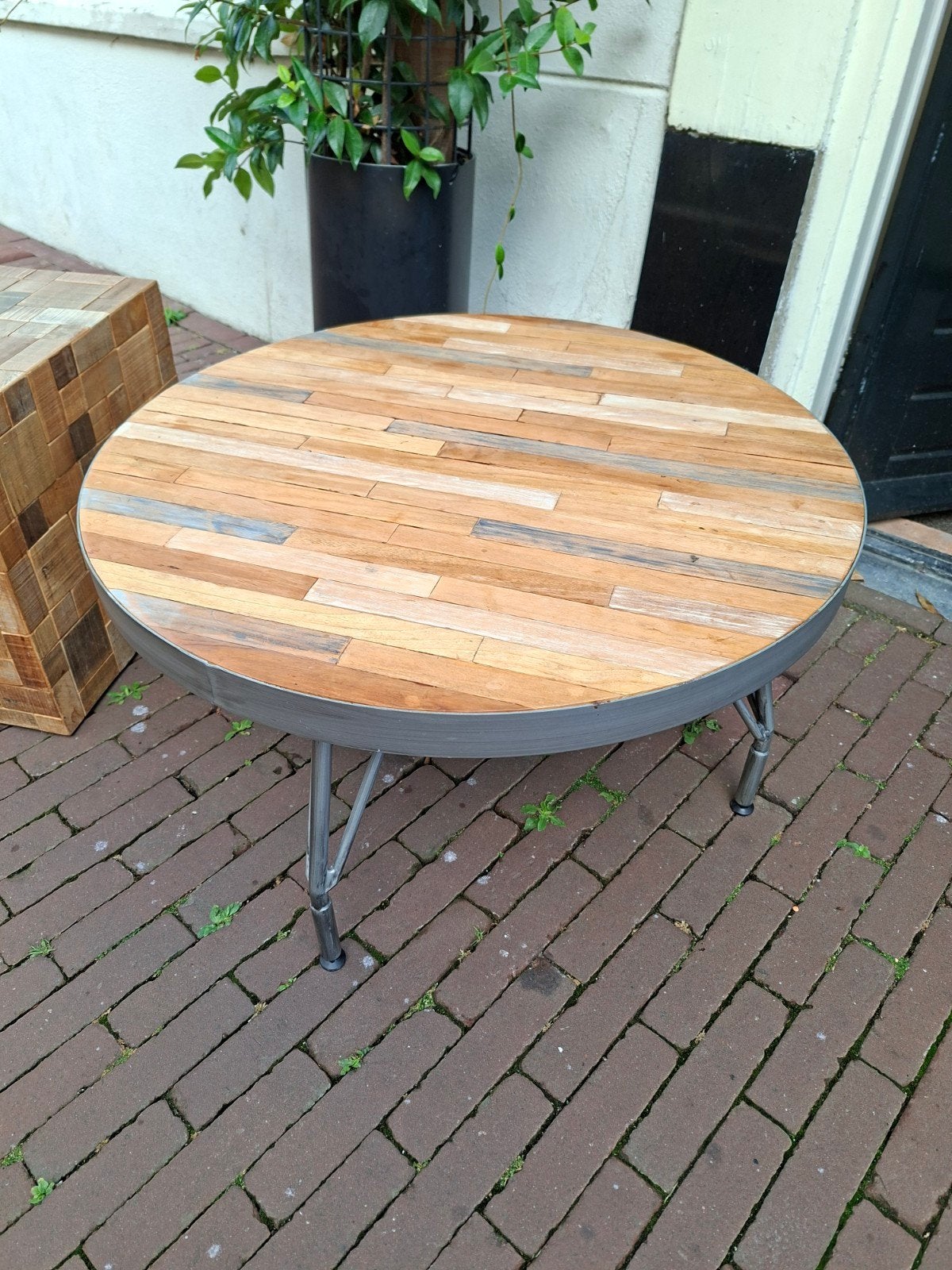 Ronde tafel met metalen rand en poten - Ø 70 cm, Overige houtsoorten, Gebruikt, Rond, 5 – 50