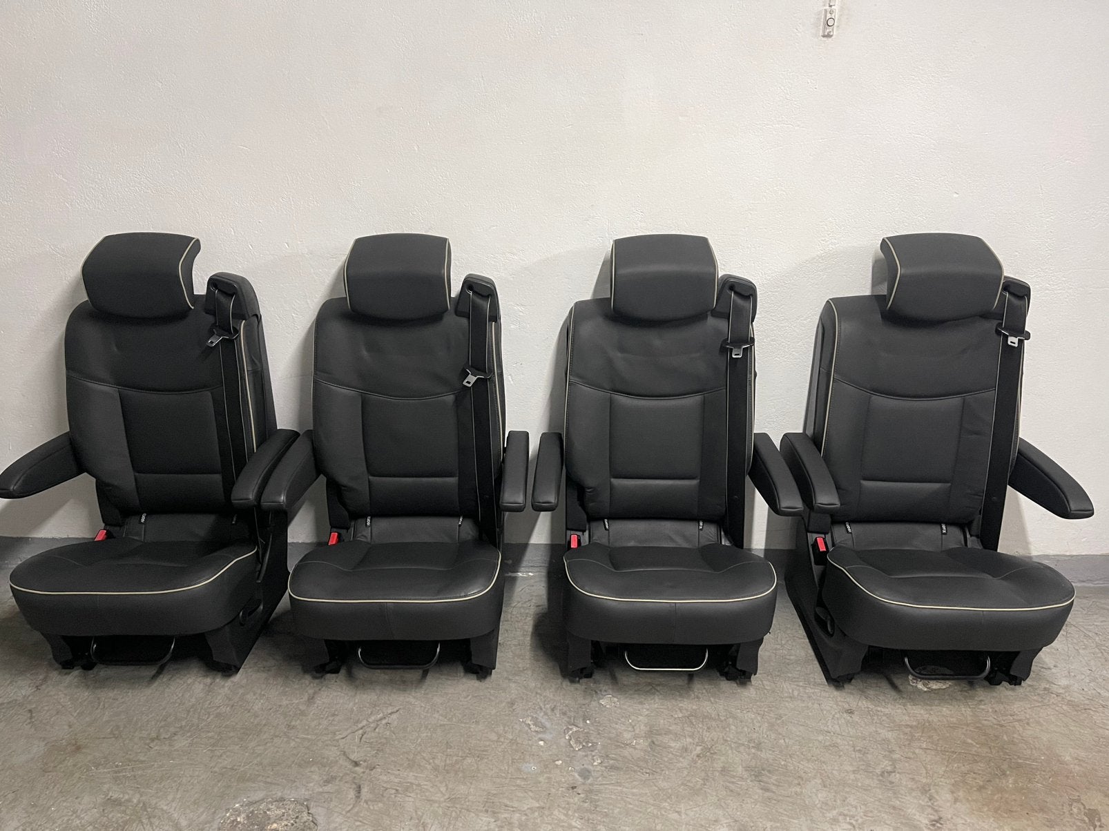 Leren Stoelen/Zitbank met gordel voor Oldtimer,Bus,Camper., Ophalen, Gebruikt, Opel
