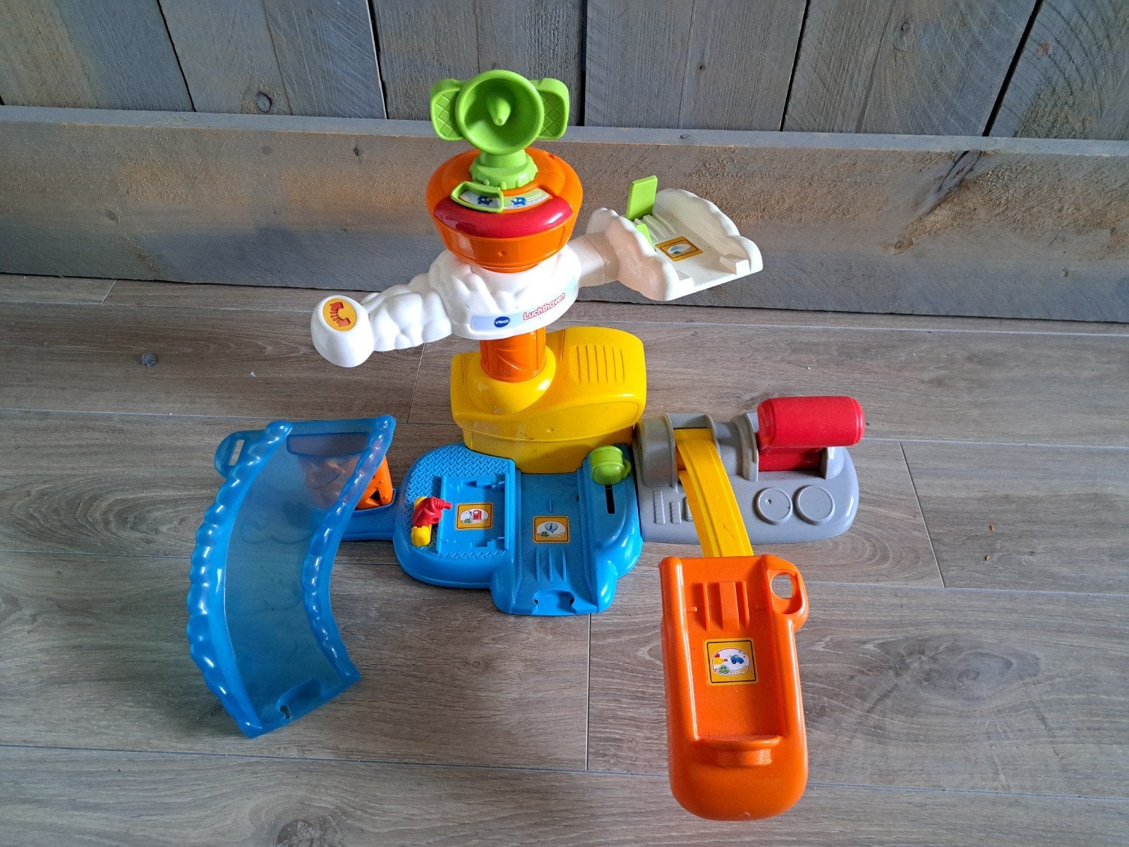 Toet Toet Auto Vliegveld met Draaifunctie en Glijbaan, Ophalen