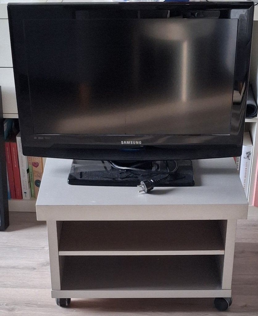 Samsung Tv 60cm met kastje, Ophalen, Gebruikt, 50 Hz, HD Ready (720p)