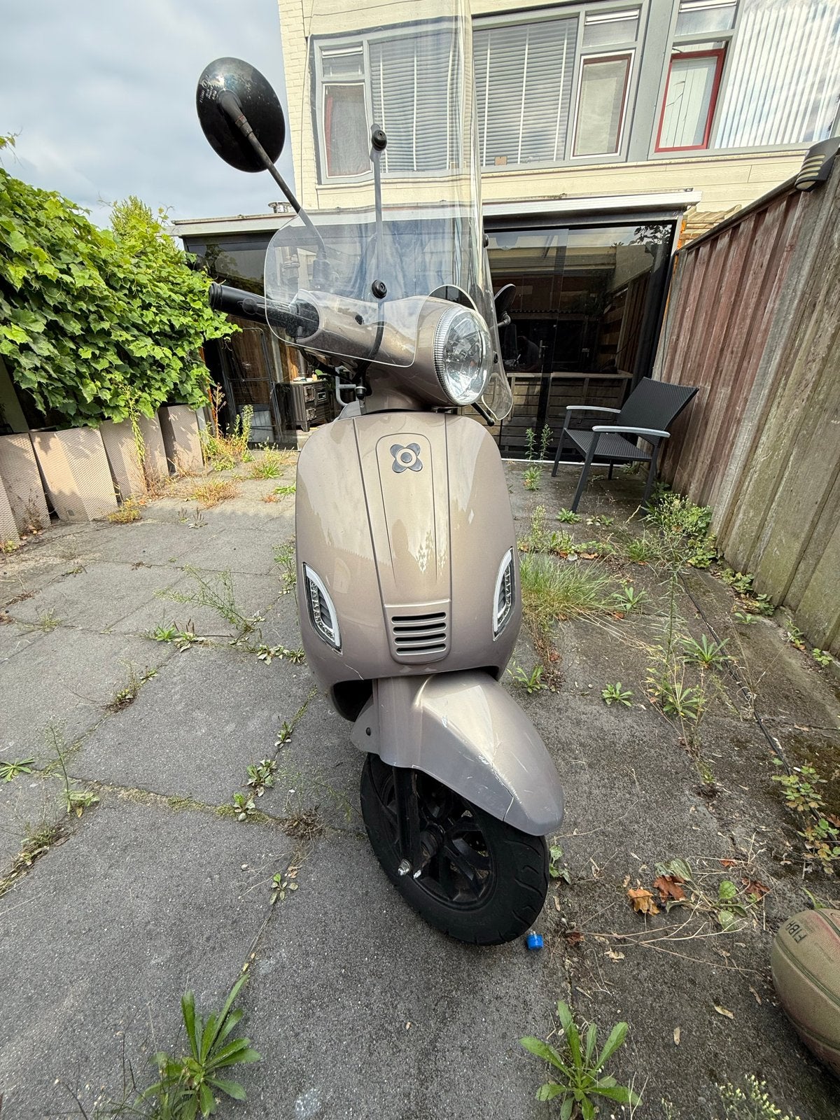 AGM VX50 scooter - Gebruikt, met lichte schade, Fietsen en Brommers, Ophalen of Verzenden, Gebruikt, Benzine, Overige merken