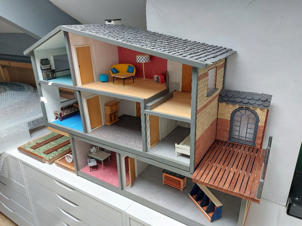 Bijzonder Lundby poppenhuis met baksteentjes, dakpannen etc, Ophalen, Gebruikt, Poppenhuis
