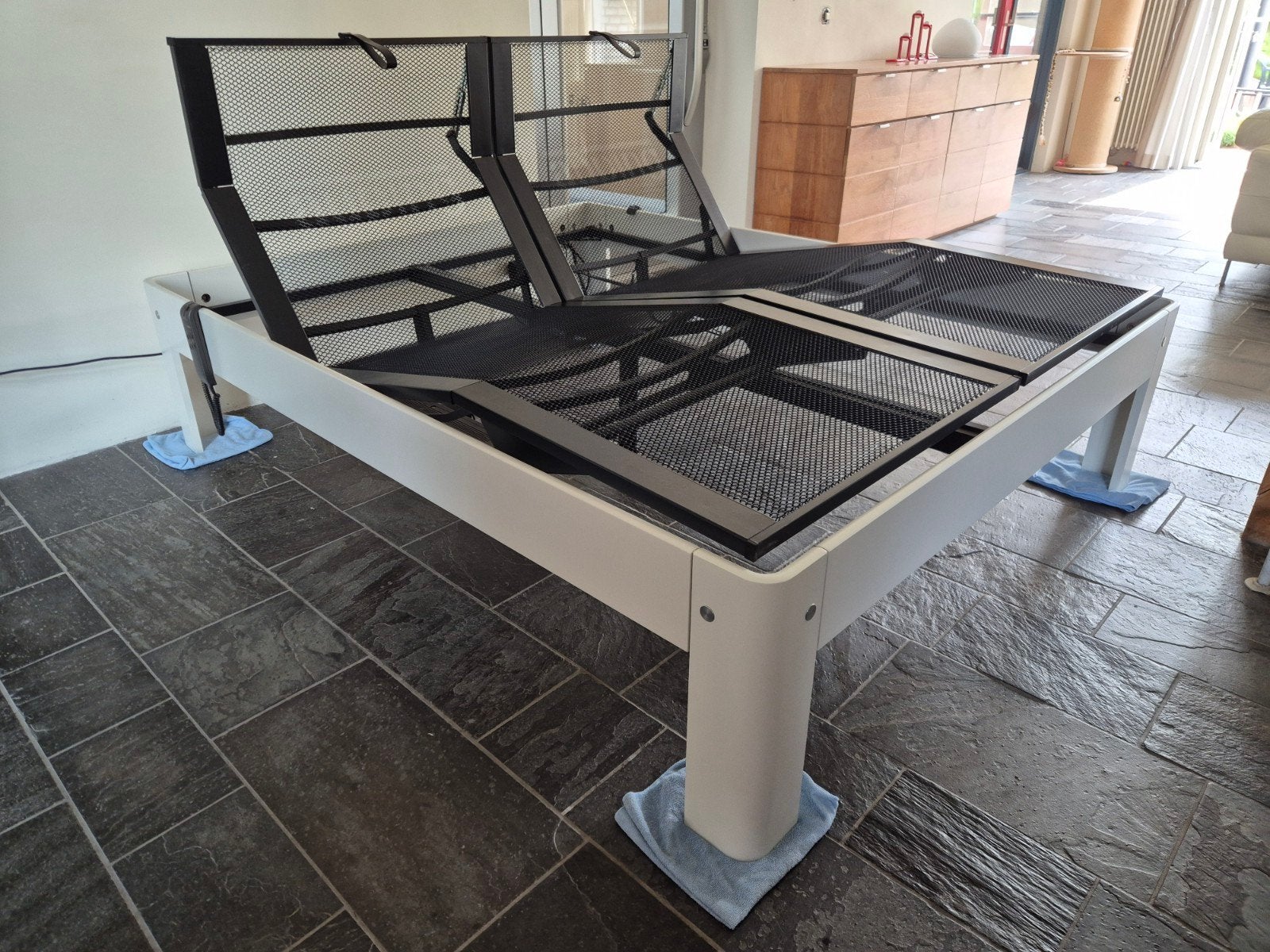 Auping auronde 2000 wit 160x200 elektrisch 48 hoog, Ophalen, Verstelbaar, Wit, Tijdloos, modern