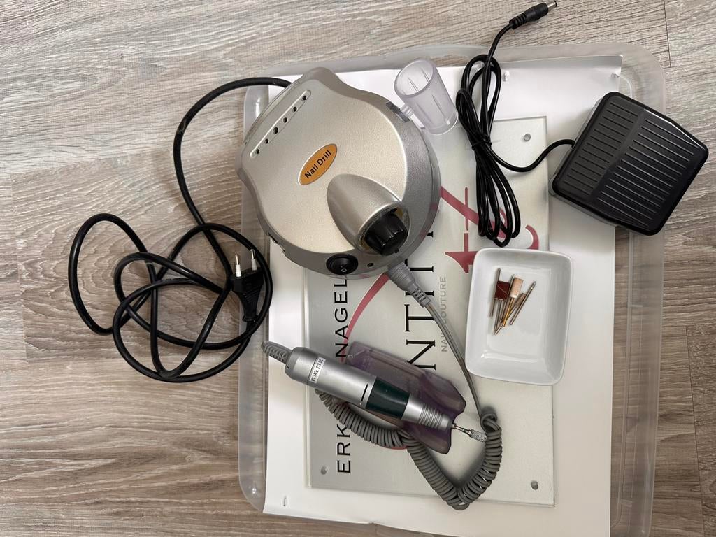 Nagelstyling producten divers, Ophalen, Zo goed als nieuw