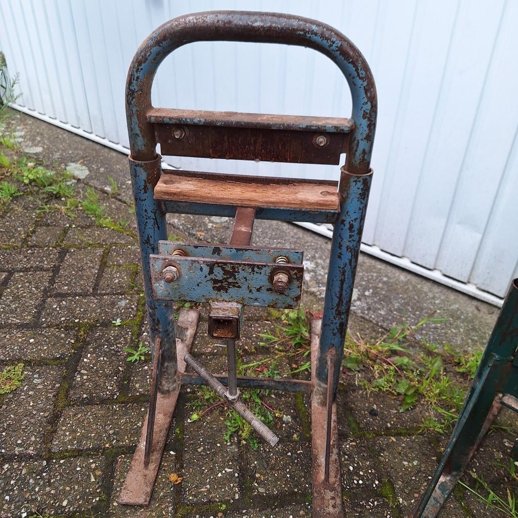 Klezorenboy kalkzandsteen knipper
Steenknipper, Gebruikt, Ophalen of Verzenden, X, X