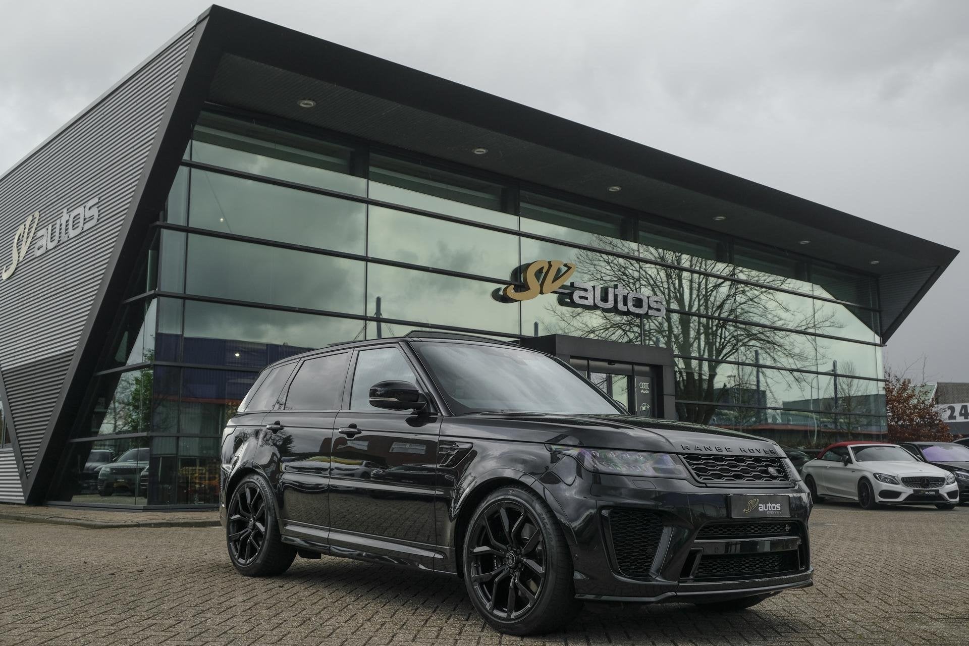 Land Rover Range Rover Sport P575 SVR 575pk Panoramadak *BTW, Auto's, Land Rover, Automaat, Zwart, Leder, Bedrijf