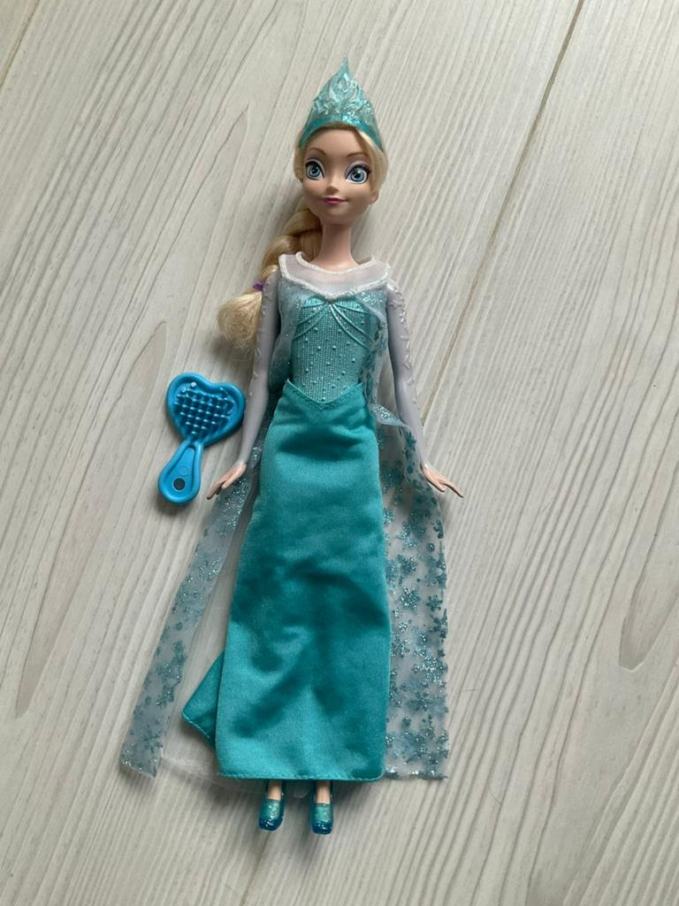 Elsa barbie pop met kam en kroon, Ophalen of Verzenden, Zo goed als nieuw, Barbie