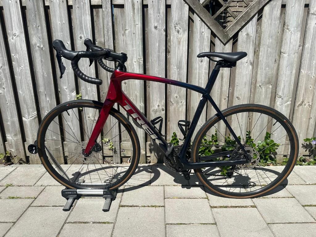 Trek Domane SL5 Rage Red/Deep Dark Blue Fade, Fietsen en Brommers, Fietsen | Racefietsen, 28 inch, Carbon, Heren, Zo goed als nieuw