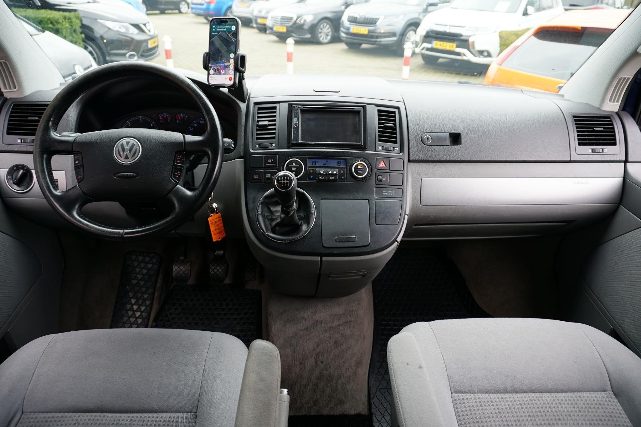 Volkswagen Transporter Multivan 2.5 TDI 175PK + TREKHAAK / S, Voorwielaandrijving, Stoelverwarming, Stof, Gebruikt