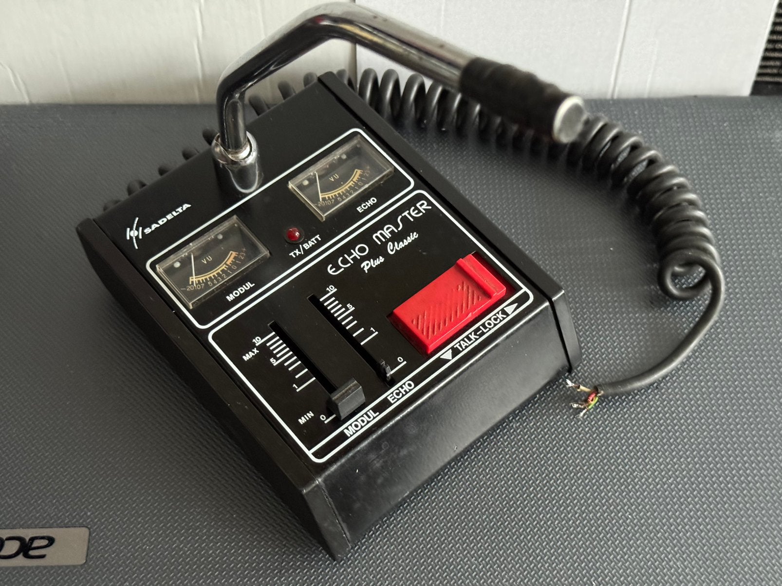 Tafelmic sadelta echo classic met iets werk pr incl vzk, Ophalen of Verzenden, Zender en Ontvanger