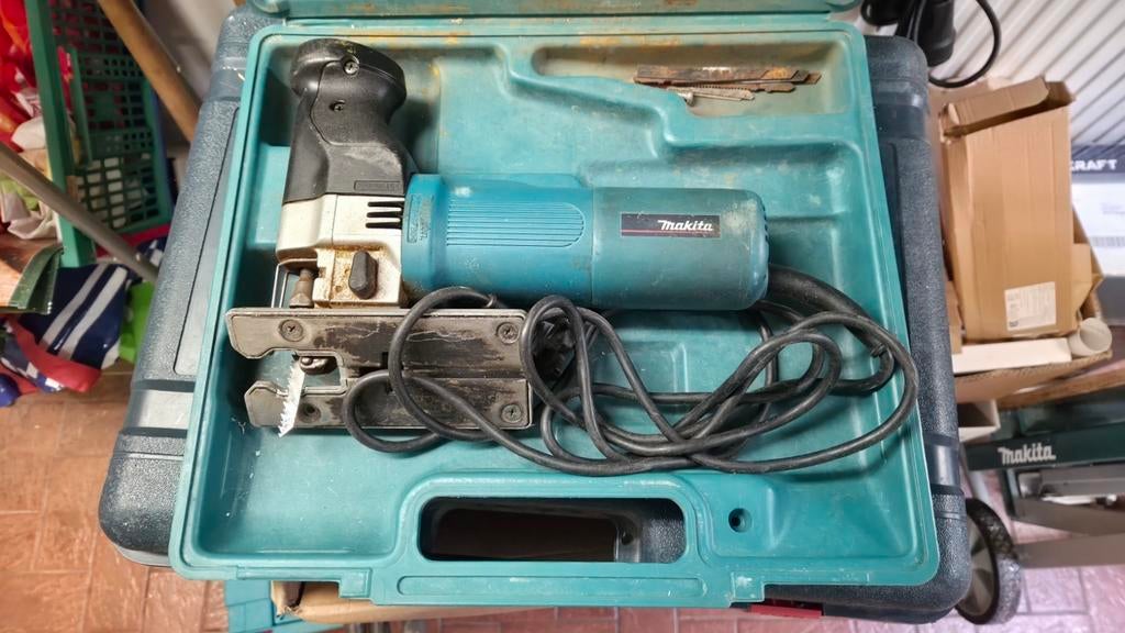 Makita Decoupeerzaag, Ophalen, Gebruikt