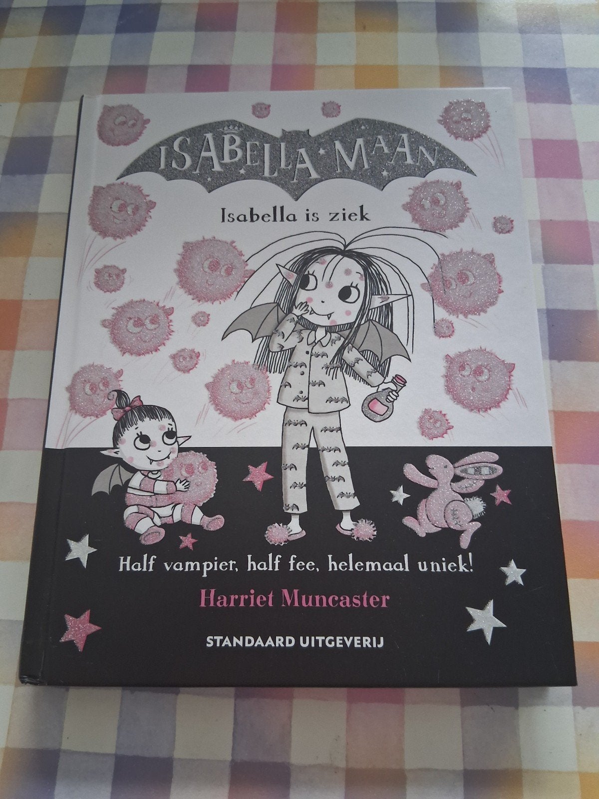 boek harriet muncaster - isabella maan - isabella is ziek, Ophalen of Verzenden, Gelezen, Fictie algemeen