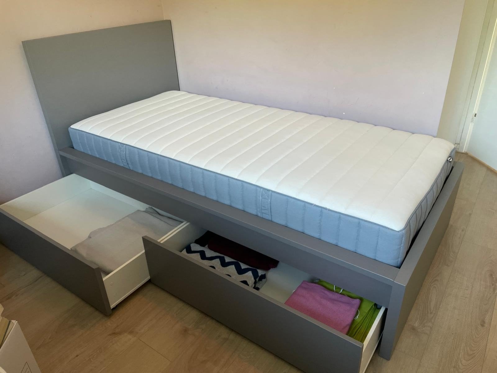 Ikea Malm 1 persoonsbed met opberglades, matras optioneel, Ophalen, 90 cm, Eenpersoons, Zo goed als nieuw