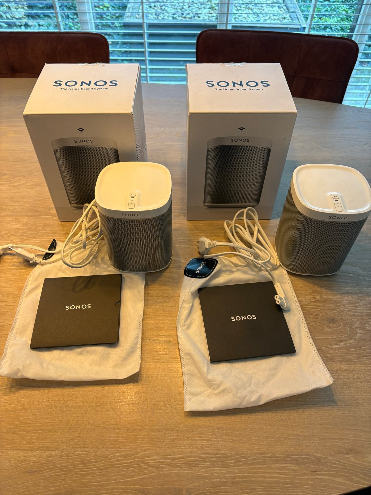 2 witte Sonos Play:1 speakers te koop, Audio, Tv en Foto, Slimme speaker, WiFi, Ophalen of Verzenden, Zo goed als nieuw