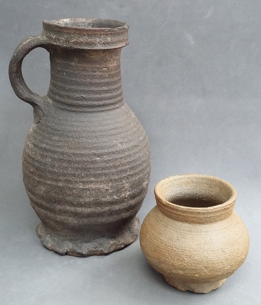 14 de eeuw Middeleeuwse Proto Steengoed Kruik + Drinkbeker, Antiek en Kunst, Antiek | Keramiek en Aardewerk, Ophalen of Verzenden