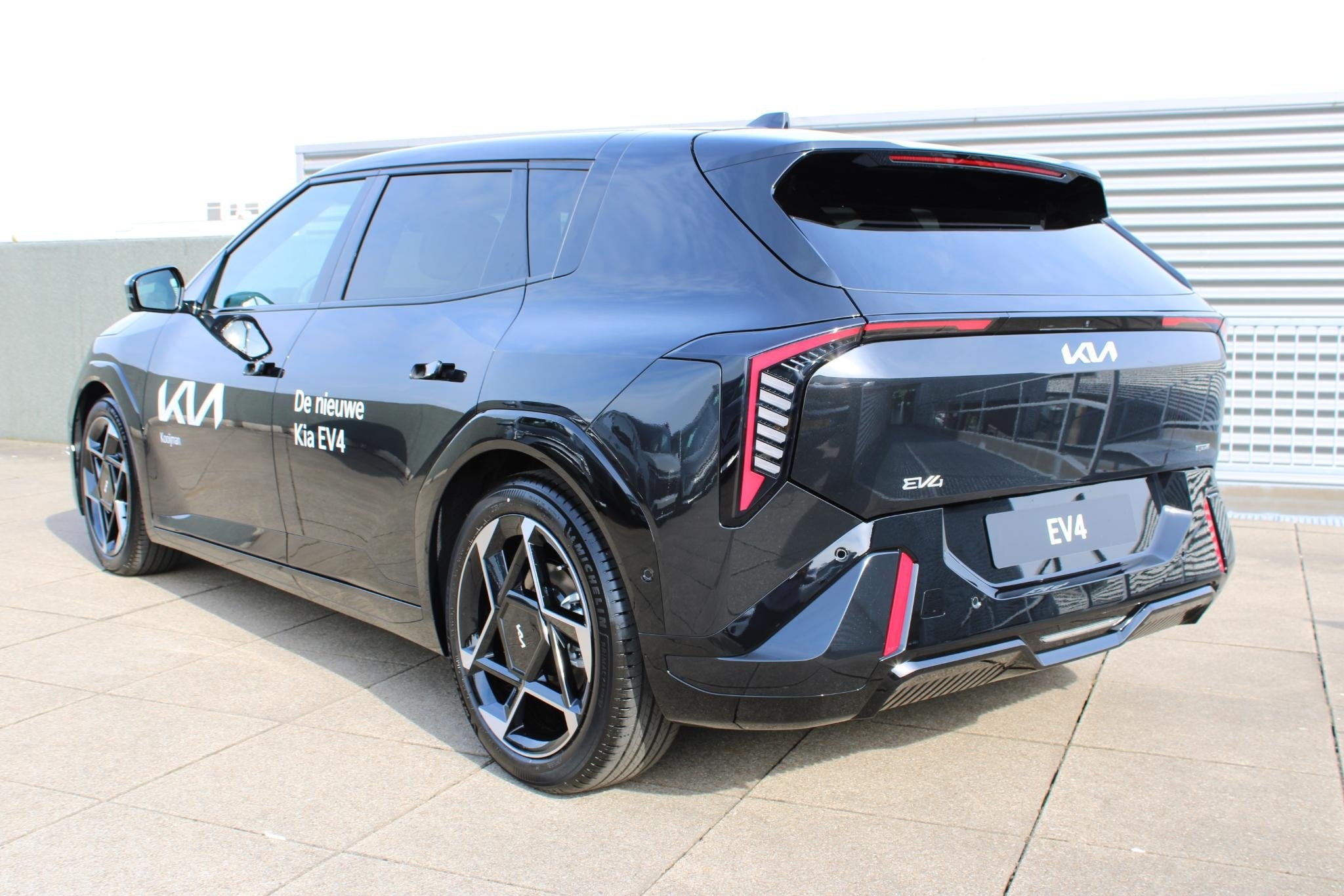 Kia EV4 GT-PlusLine 81.4 kWh Schuifdak / Head up / Leder / N, Auto's, Kia, 81 kWh, 510 min, Zwart, Zwart