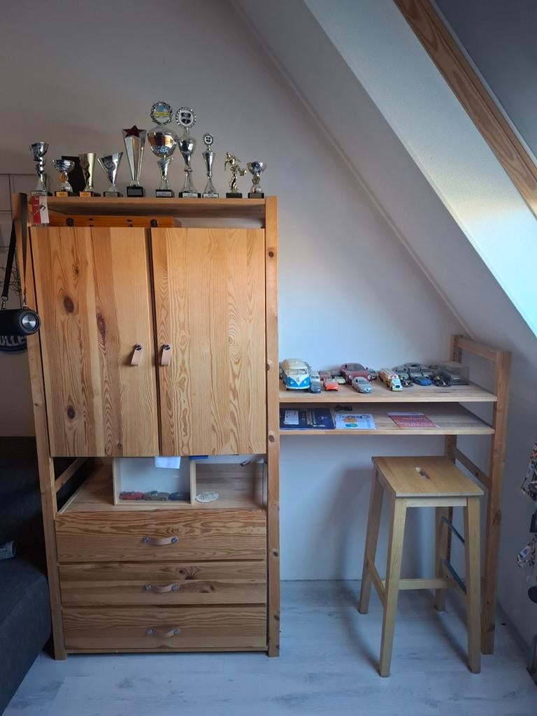 IKEA Ivar kledingkast met bureau en kruk, Ophalen