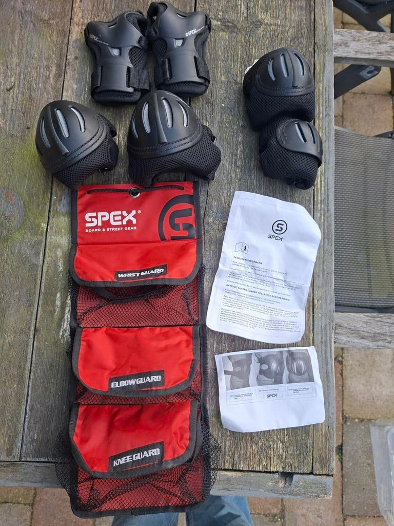 Beschermset voor skaten/rolschaatsen - Maat M, Sport en Fitness, Skeelers, Ophalen of Verzenden, Zo goed als nieuw, Bescherming