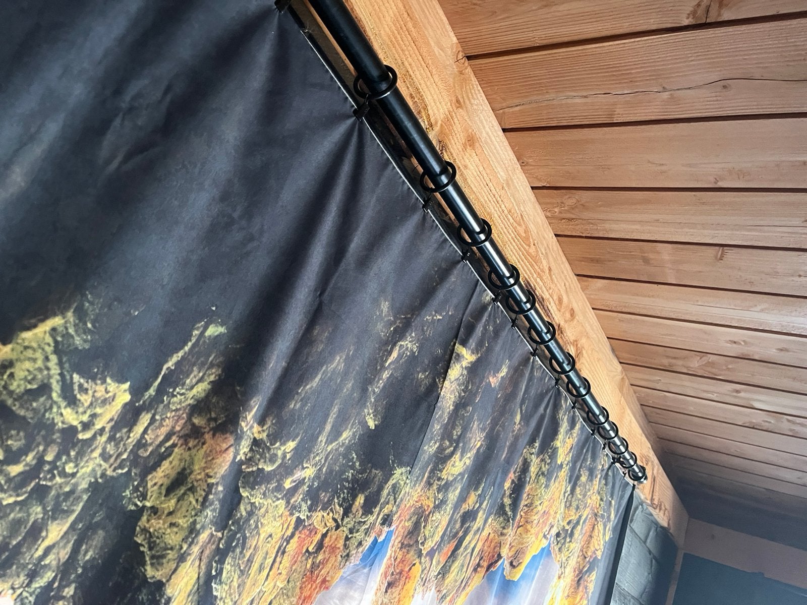 Sfeervolle gordijnen + rail 227cm (meerdere prints), Ophalen, Zo goed als nieuw