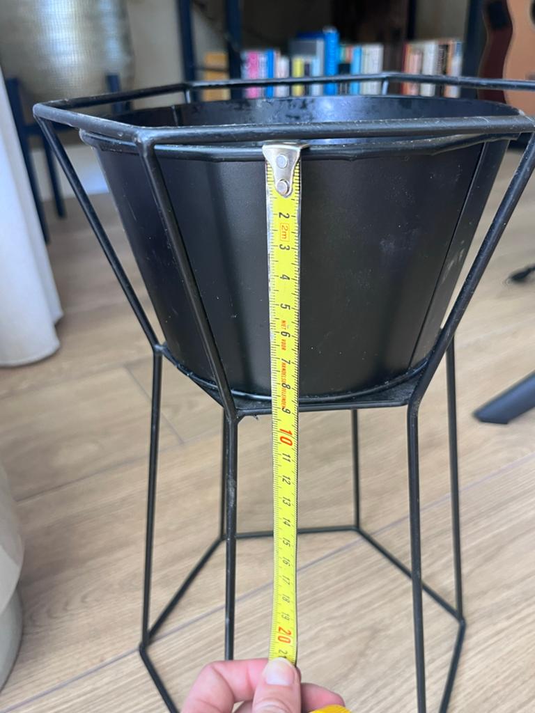 Stijlvolle Sissy Boy Bloempot met Zwart Metalen Frame, Binnen, Ophalen of Verzenden, Zo goed als nieuw, Metaal