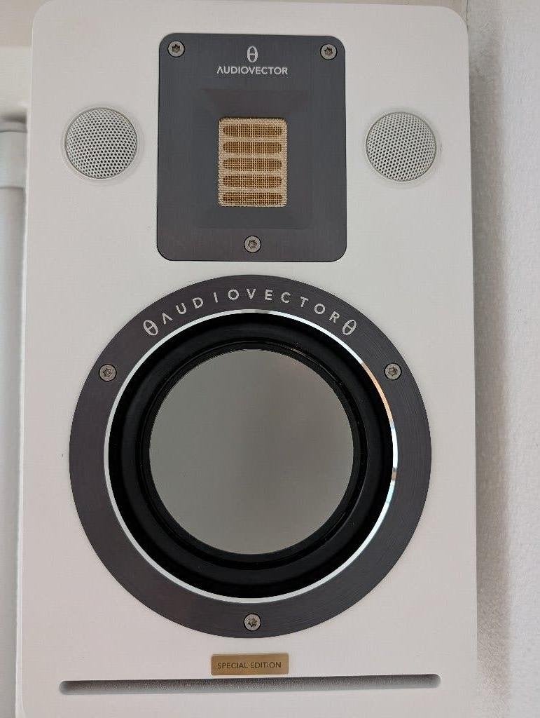Audiovector QR Wall SE wit, on-wall luidspreker - nieuwstaat, Audio, Tv en Foto, Luidsprekers, Overige merken, Ophalen of Verzenden