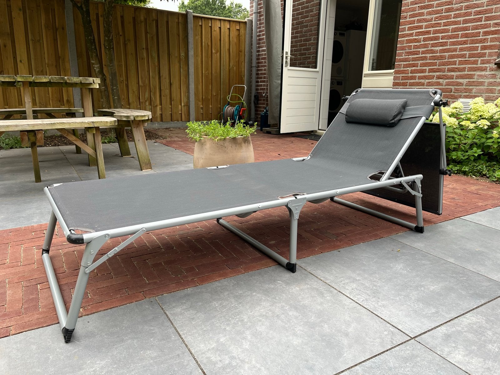 Verstelbaar ligbed met zonnekap en kussen, Ophalen, Gebruikt, Aluminium, Inklapbaar