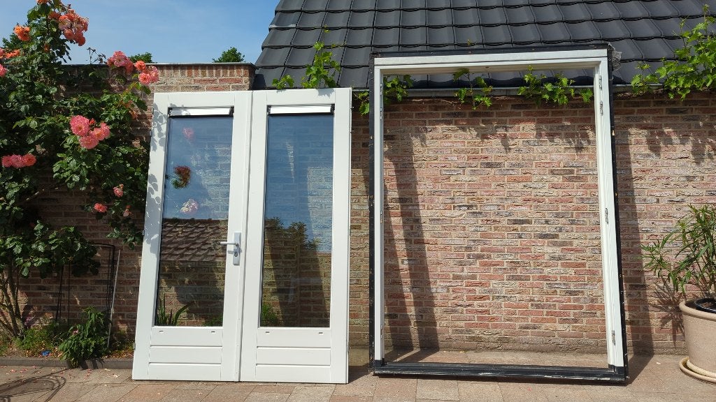 Openslaande set dubbele deuren met kozijn | Tuindeuren | Pui, Doe-het-zelf en Verbouw, Kozijnen en Schuifpuien, Zo goed als nieuw