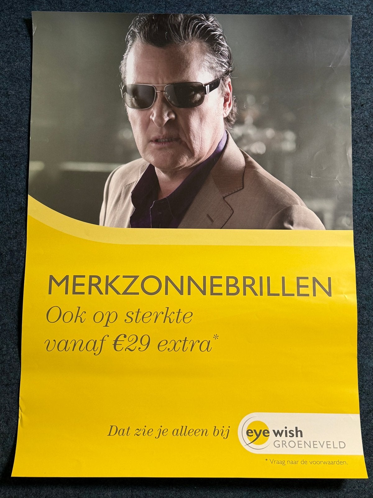 reclameposter van Eye Wish met Barry Hay Golden Earring, Verzamelen, Ophalen of Verzenden, A1 t/m A3, Reclame, Rechthoekig Staand