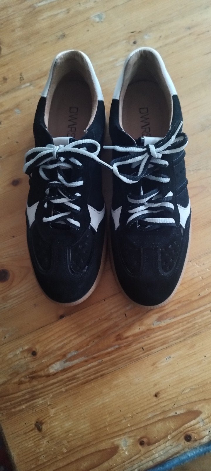Nieuwe DWARS suède sneakers maat 40 met extra veters, Ophalen, DWARS, Zwart, Nieuw
