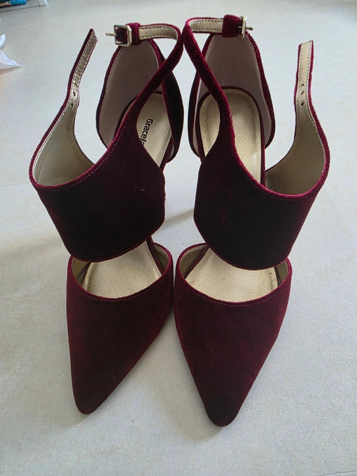 Graceland bordeaux fluwelen hakken maat 40, Kleding | Dames, Pumps, Ophalen of Verzenden, Zo goed als nieuw, Graceland