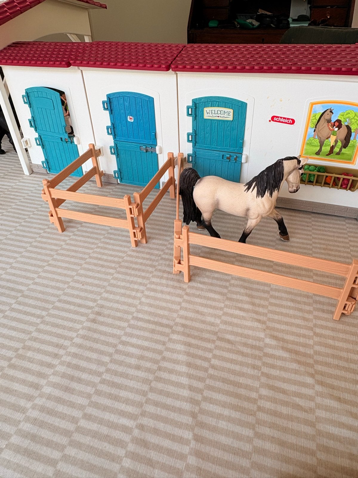 Grote Schleich Paardenstal met veel paarden en accessoires, Ophalen, Zo goed als nieuw