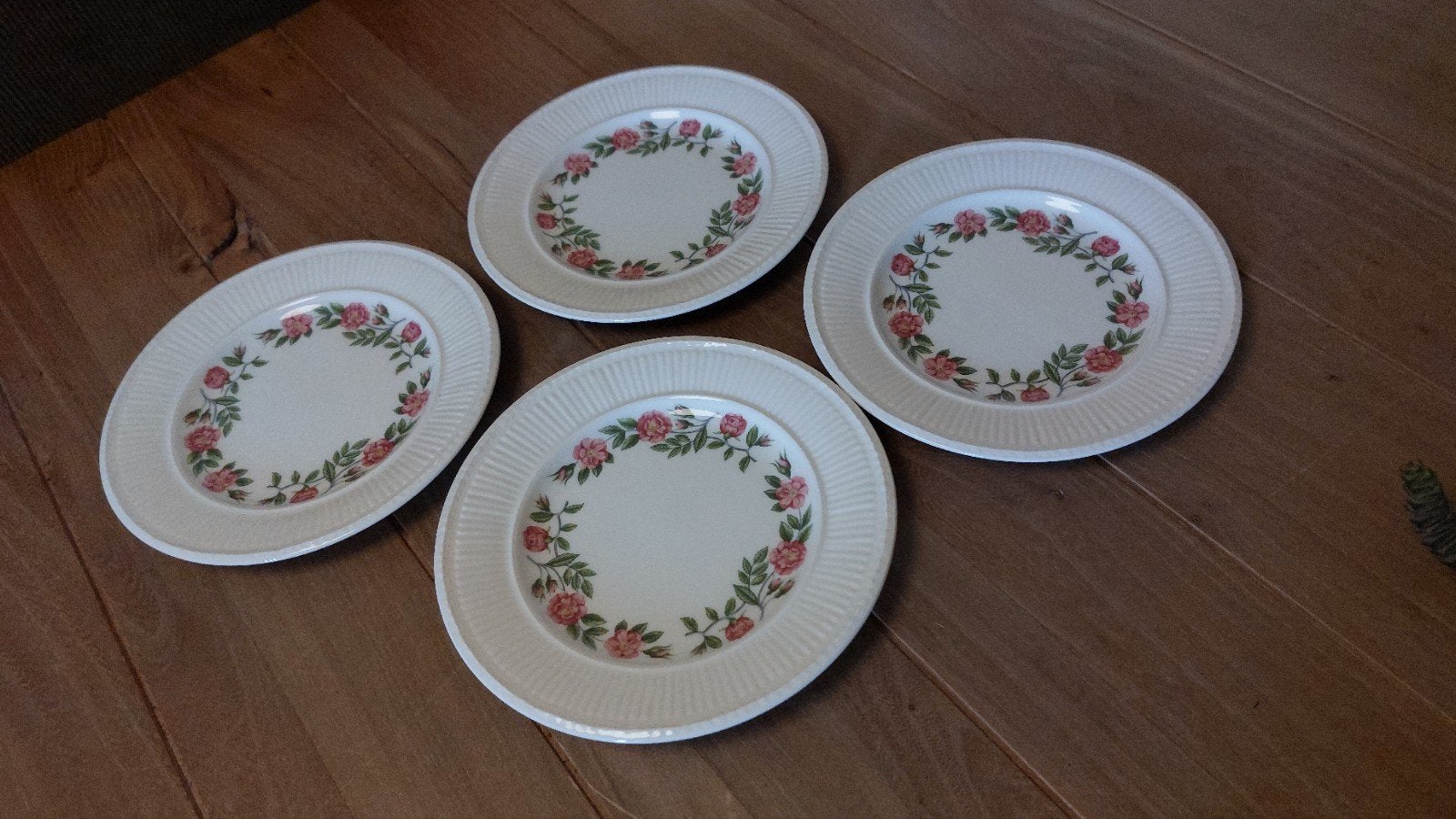 4 Wedgwood Rosalind borden - Made in England, Ophalen of Verzenden