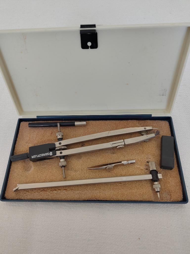 Staedtler Mars cirkel, Ophalen