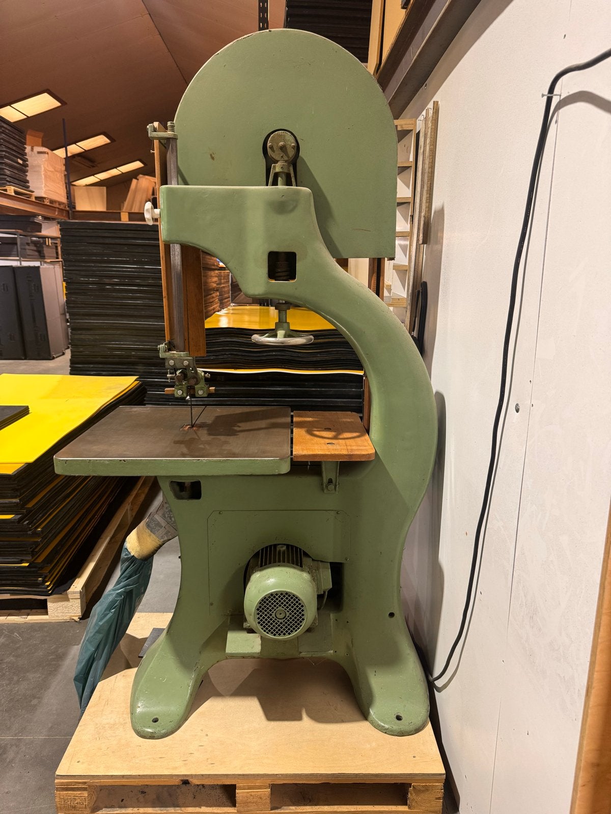 Pehaka Industriële Lintzaag – Werkend, Doe-het-zelf en Verbouw, Gereedschap | Zaagmachines, Gebruikt, 70 mm of meer, Ophalen of Verzenden