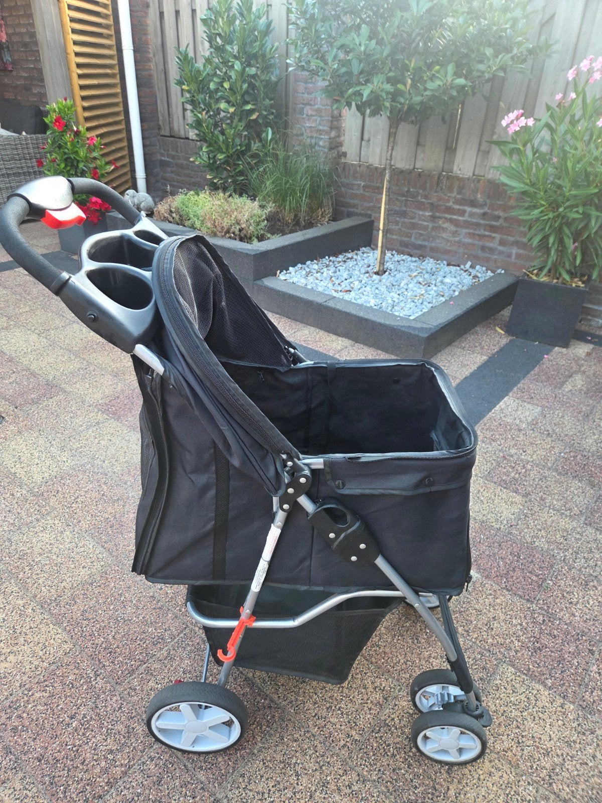 Hondenbuggy zwart opvouwbaar 
Zwart Hondenbuggy - Opvouwbaar, Dieren en Toebehoren, Ophalen, Gebruikt, Hondenbuggy