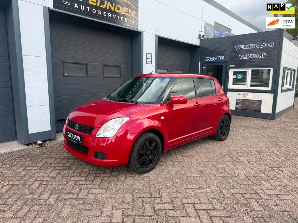 Suzuki Swift 1.3 GLS versnellingsbak rev. nieuwe koppelingss, Auto's, Voorwielaandrijving, Zwart, 965 kg, 400 kg