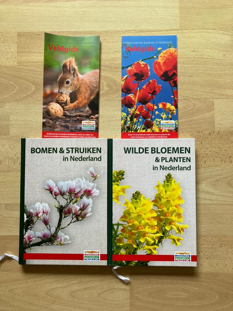 2 Postcode Loterij natuurboeken met veldgidsjes zgan, Ophalen of Verzenden, Zo goed als nieuw, Bloemen, Planten en Bomen