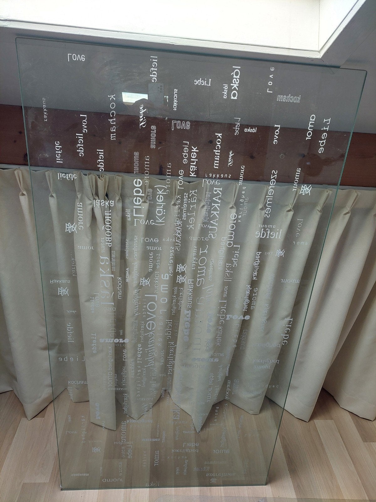 Ikea bureaublad met 'love' tekst en 1 poot (80x150 cm), Ophalen, Gebruikt, IKEA, Wit