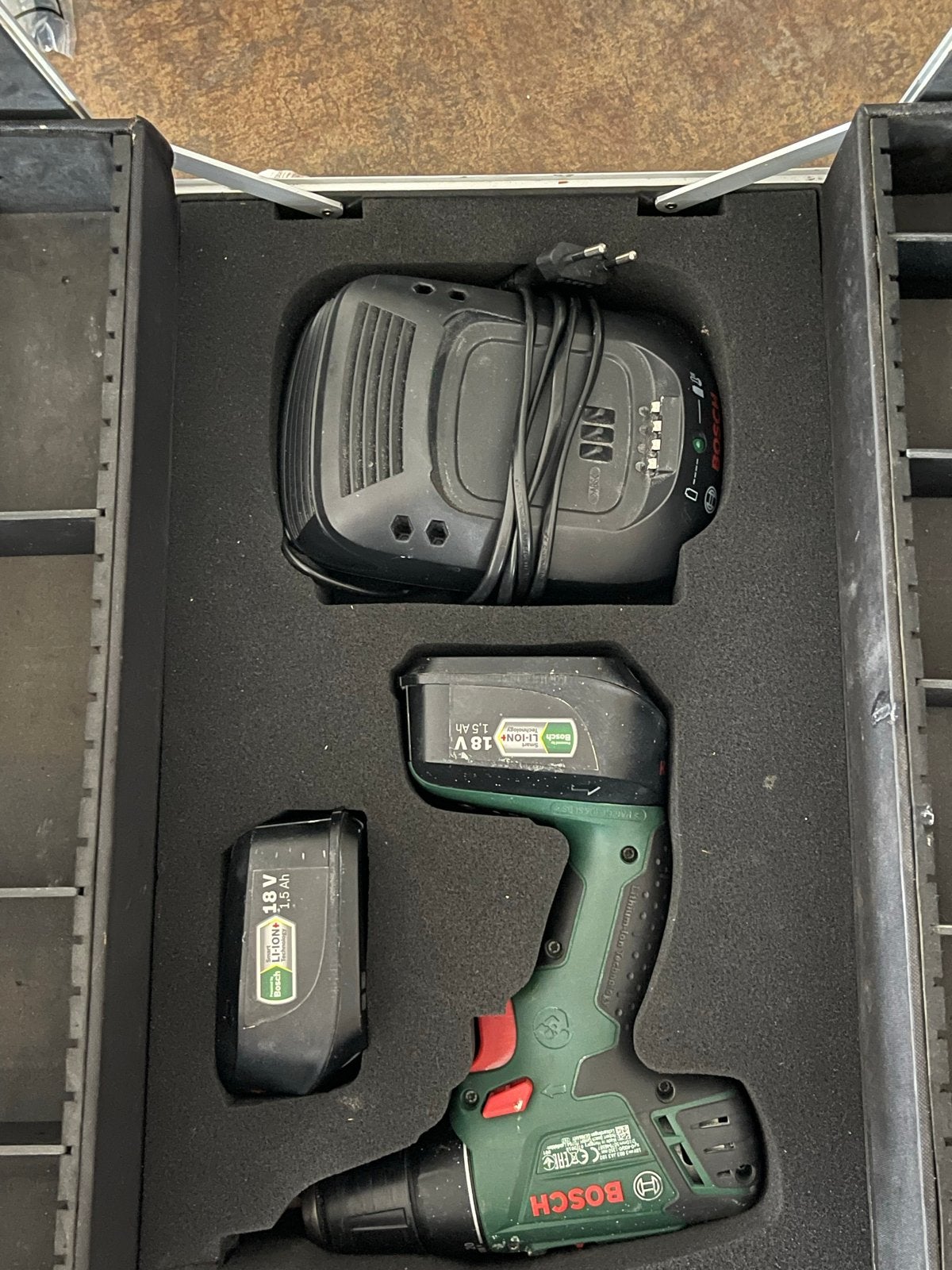 Bosch Accuboormachine met koffer en 2 accu's (1 defect), Ophalen, Gebruikt, Boor- en Schroefmachine