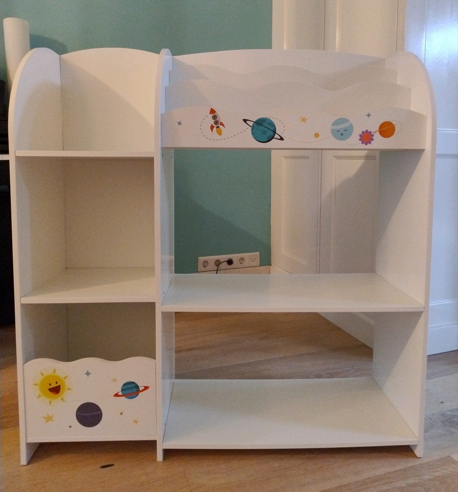 Montessori Kinderkast in ruimte thema - Zo goed als nieu, Ophalen