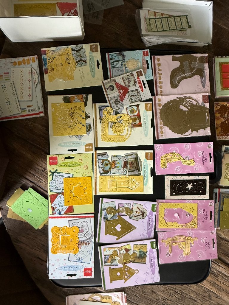 90 kaarten/borduur mallen € 50,00, Hobby en Vrije tijd, Ophalen of Verzenden, Zo goed als nieuw, Overige thema's, Pons of Mal